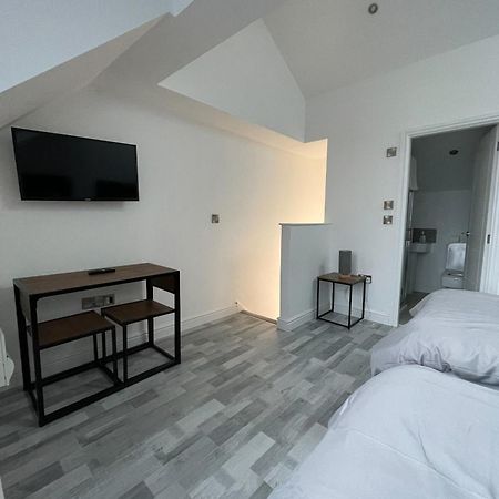 10Min To City - Free Parking - Private Studio - Contractor Friendly マンチェスター エクステリア 写真
