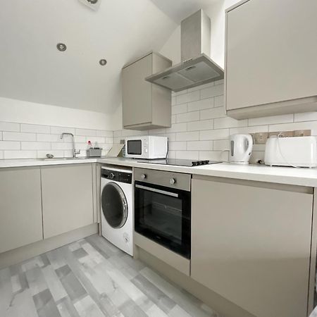 10Min To City - Free Parking - Private Studio - Contractor Friendly マンチェスター エクステリア 写真