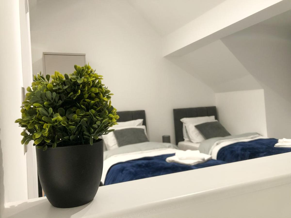 10Min To City - Free Parking - Private Studio - Contractor Friendly マンチェスター エクステリア 写真