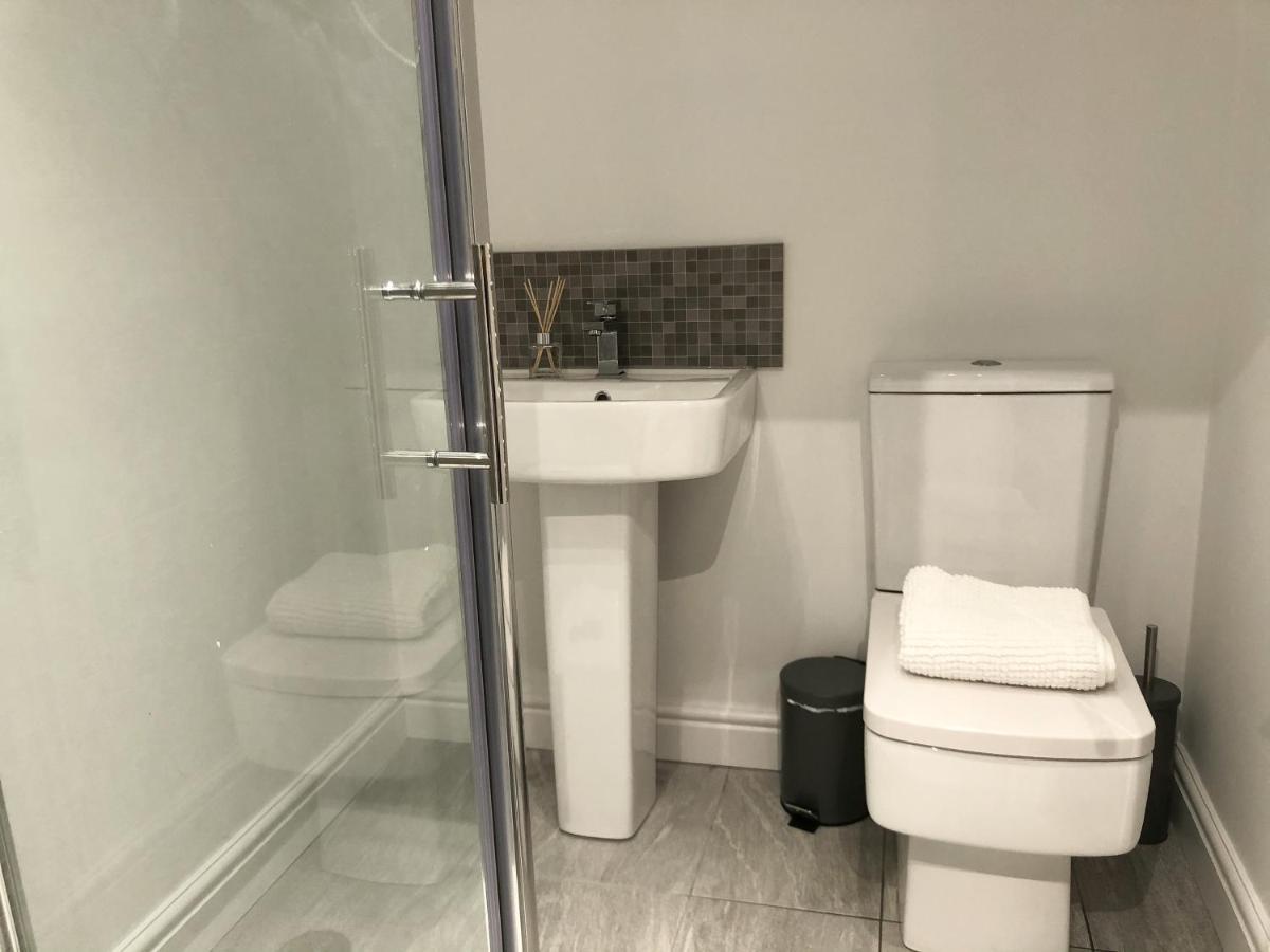 10Min To City - Free Parking - Private Studio - Contractor Friendly マンチェスター エクステリア 写真
