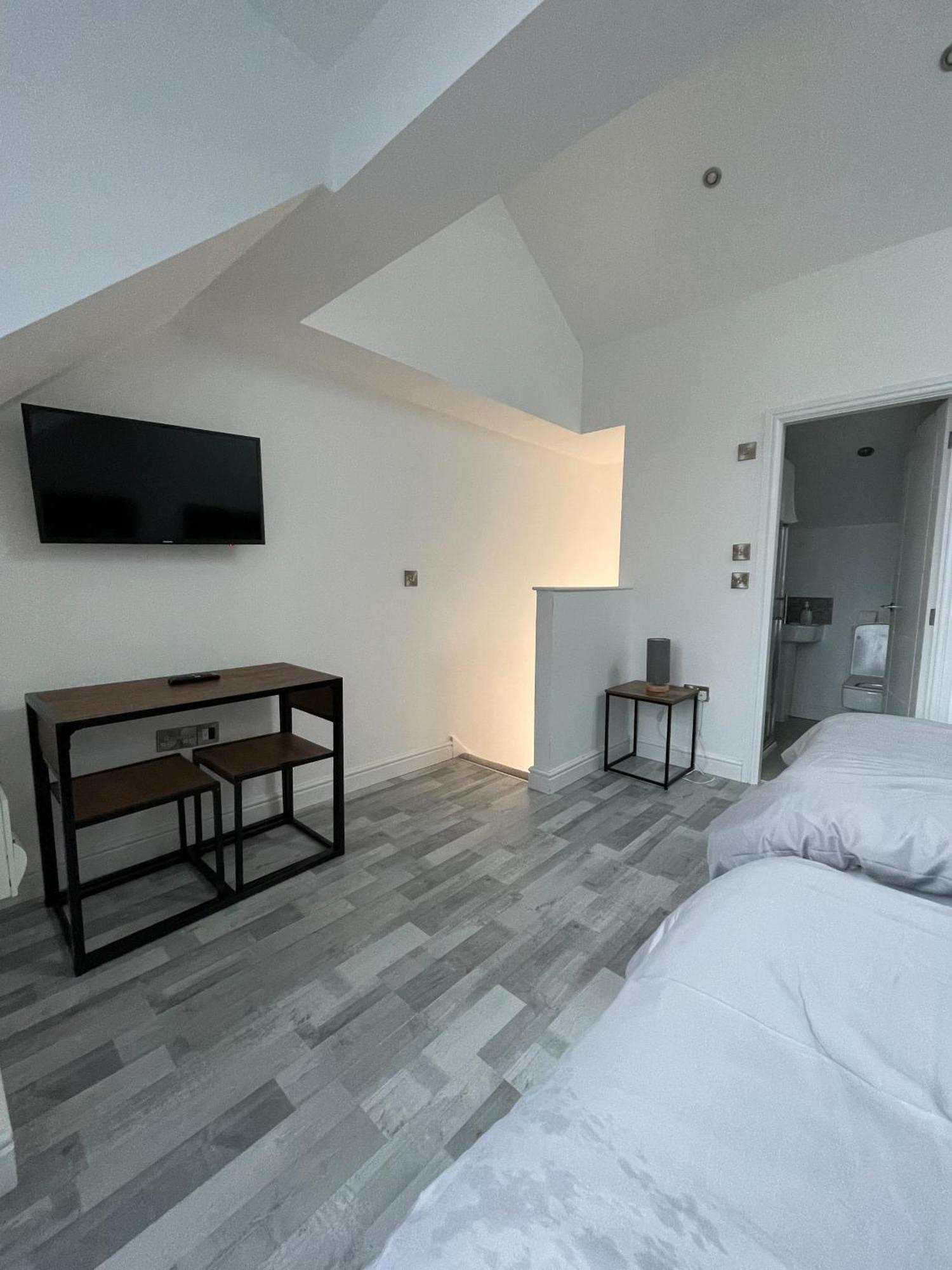 10Min To City - Free Parking - Private Studio - Contractor Friendly マンチェスター エクステリア 写真